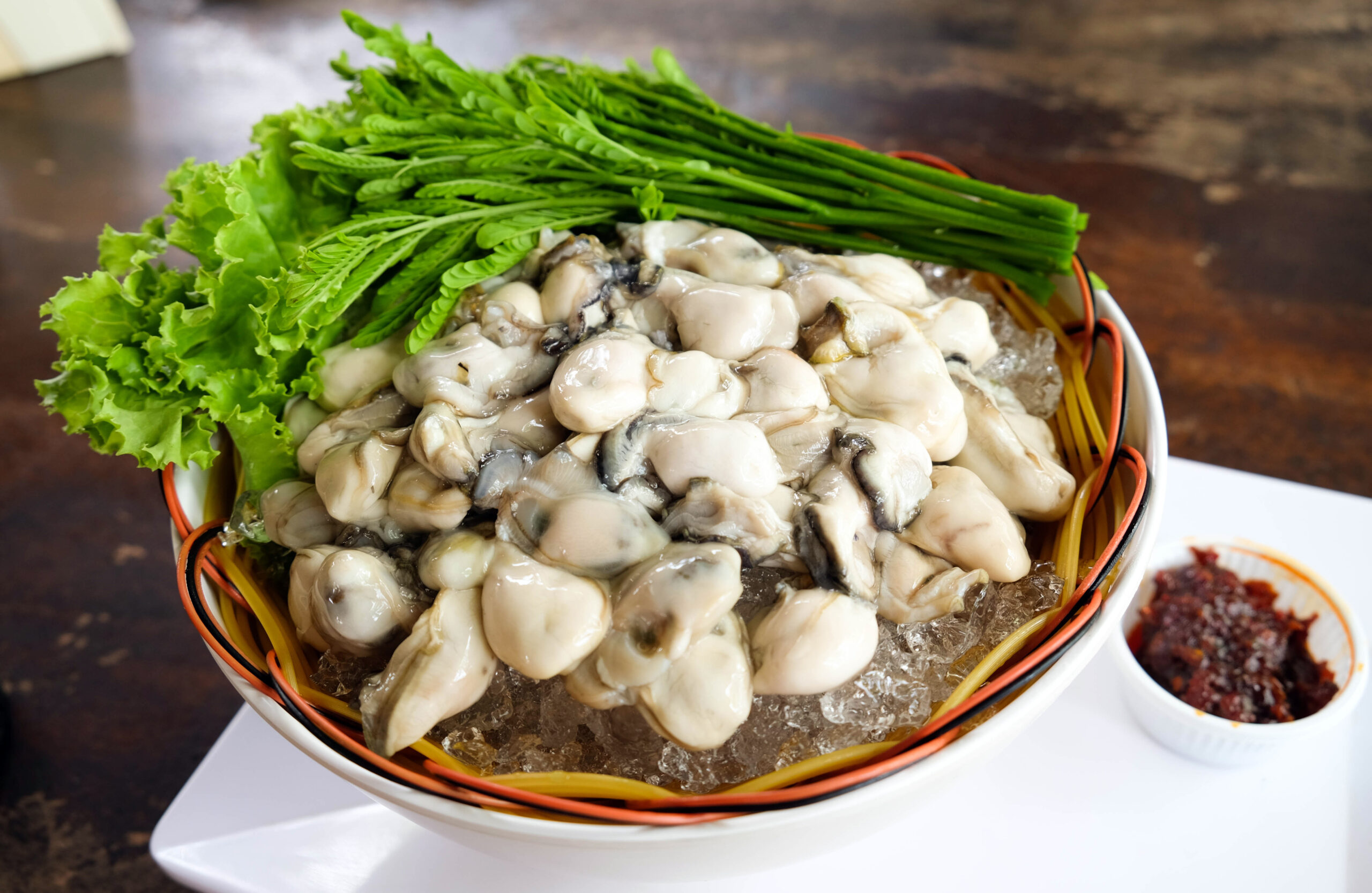 タイ料理：ホイナーンロムソンクルアン（หอยนางรมดิบ）