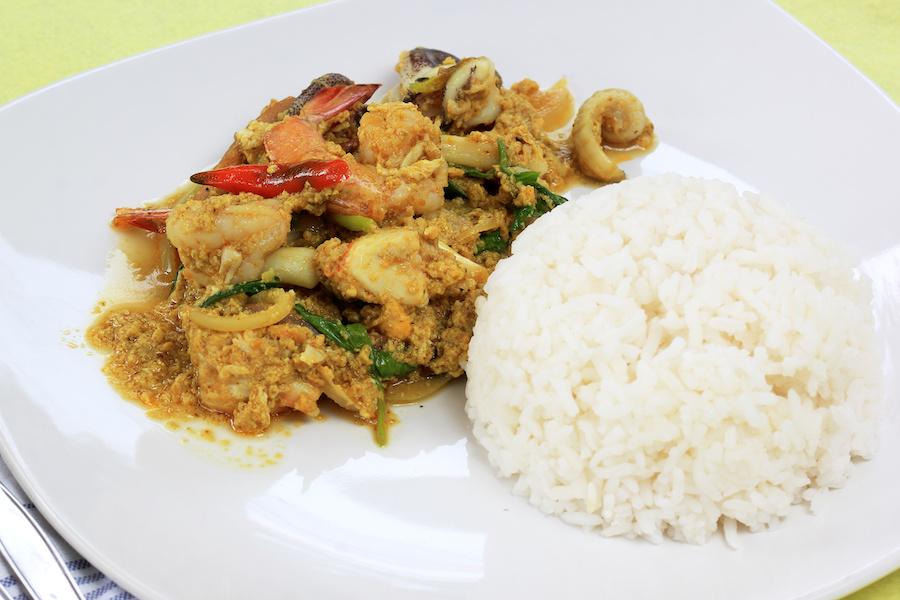 タイ料理：プラームックパッポンカリー（ปลาหมึกผัดผงกะหรี่）