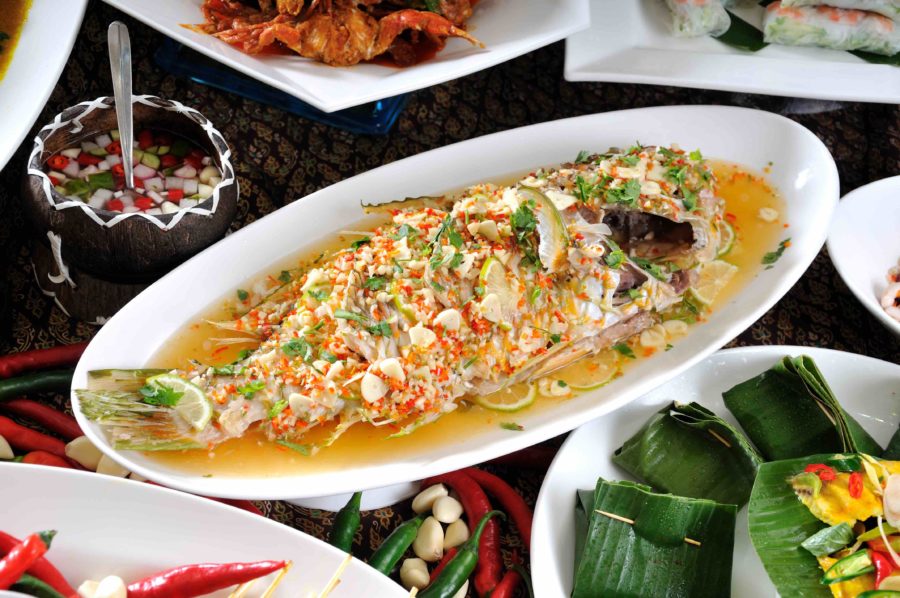 タイ料理：プラータプティムヌンマナーオ（ปลาทับทิมนึ่งมะนาว）