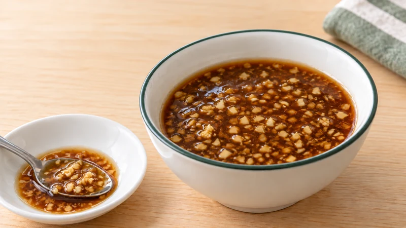 一味唐辛子を加えず、しょうがとにんにくを残したタレのイメージ